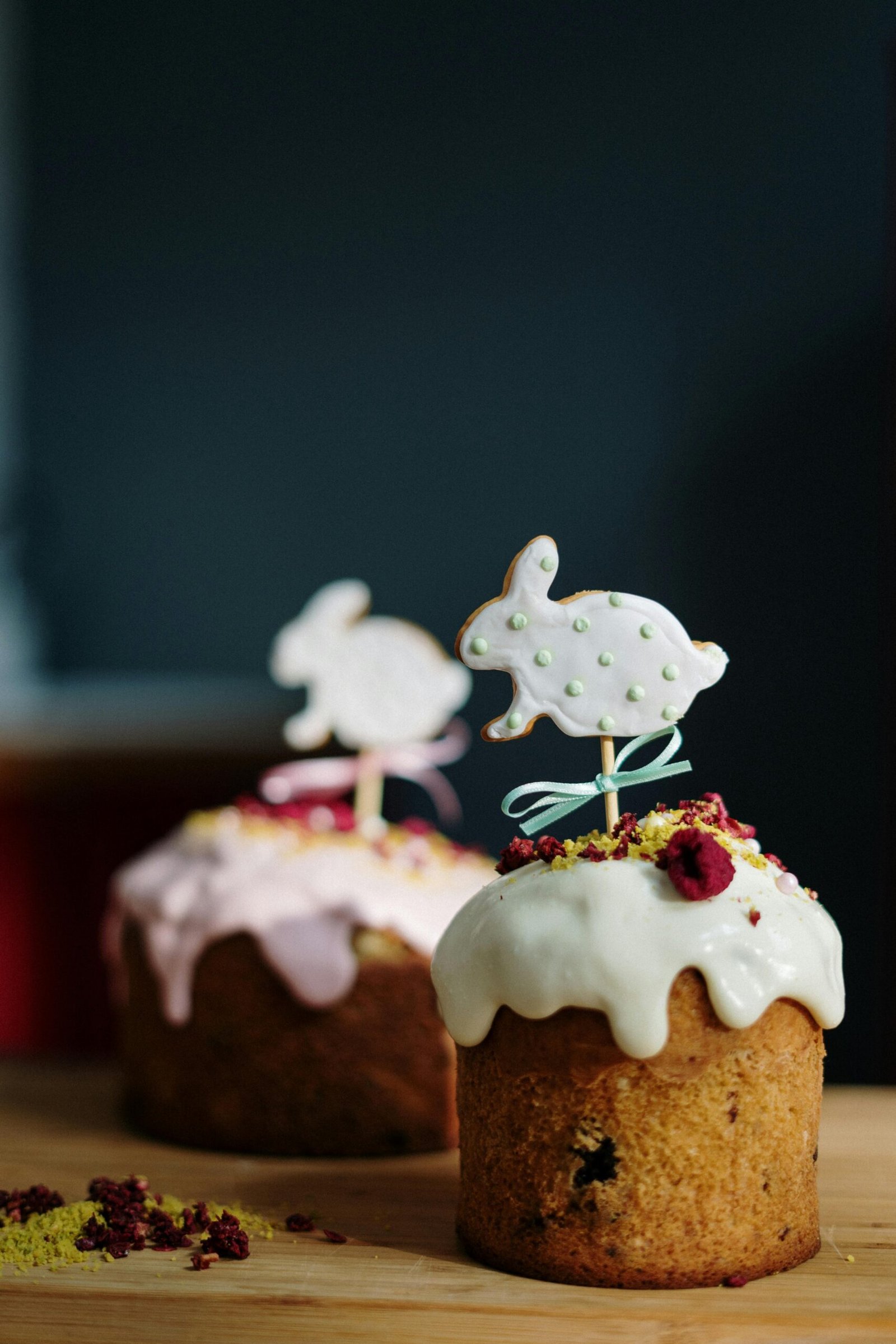 Delicious Easter cakes decorated with bunny toppers and icing.